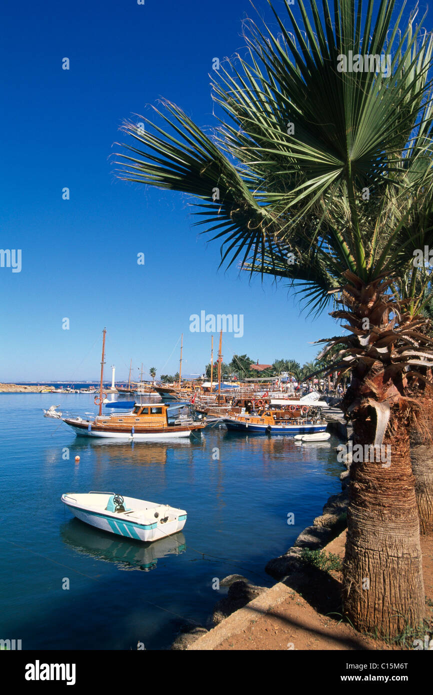 Bateaux dans le port de côté, Riviera turque, Turquie Banque D'Images