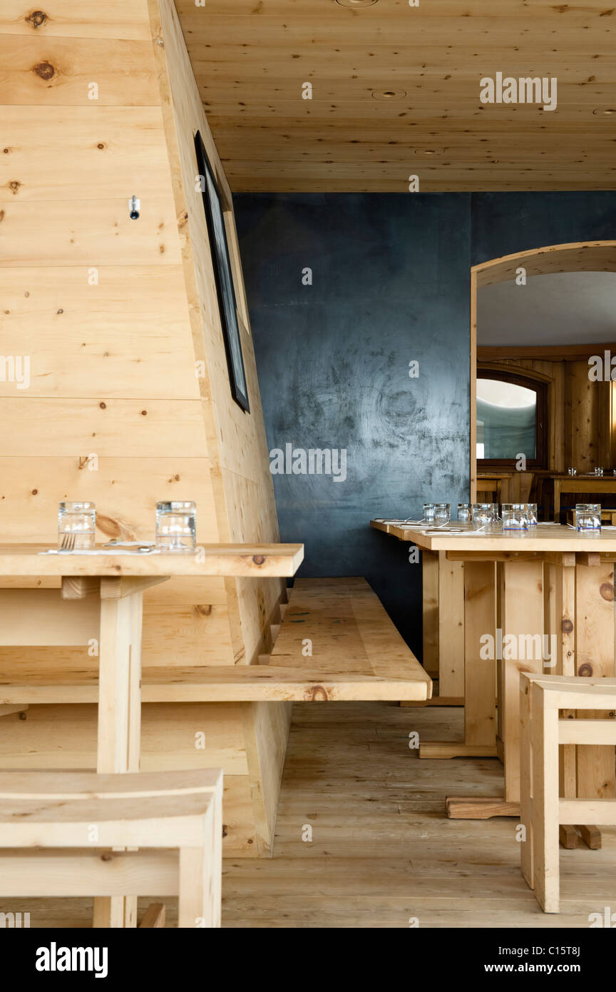 Ski Club salle à manger en bois de pin Banque D'Images