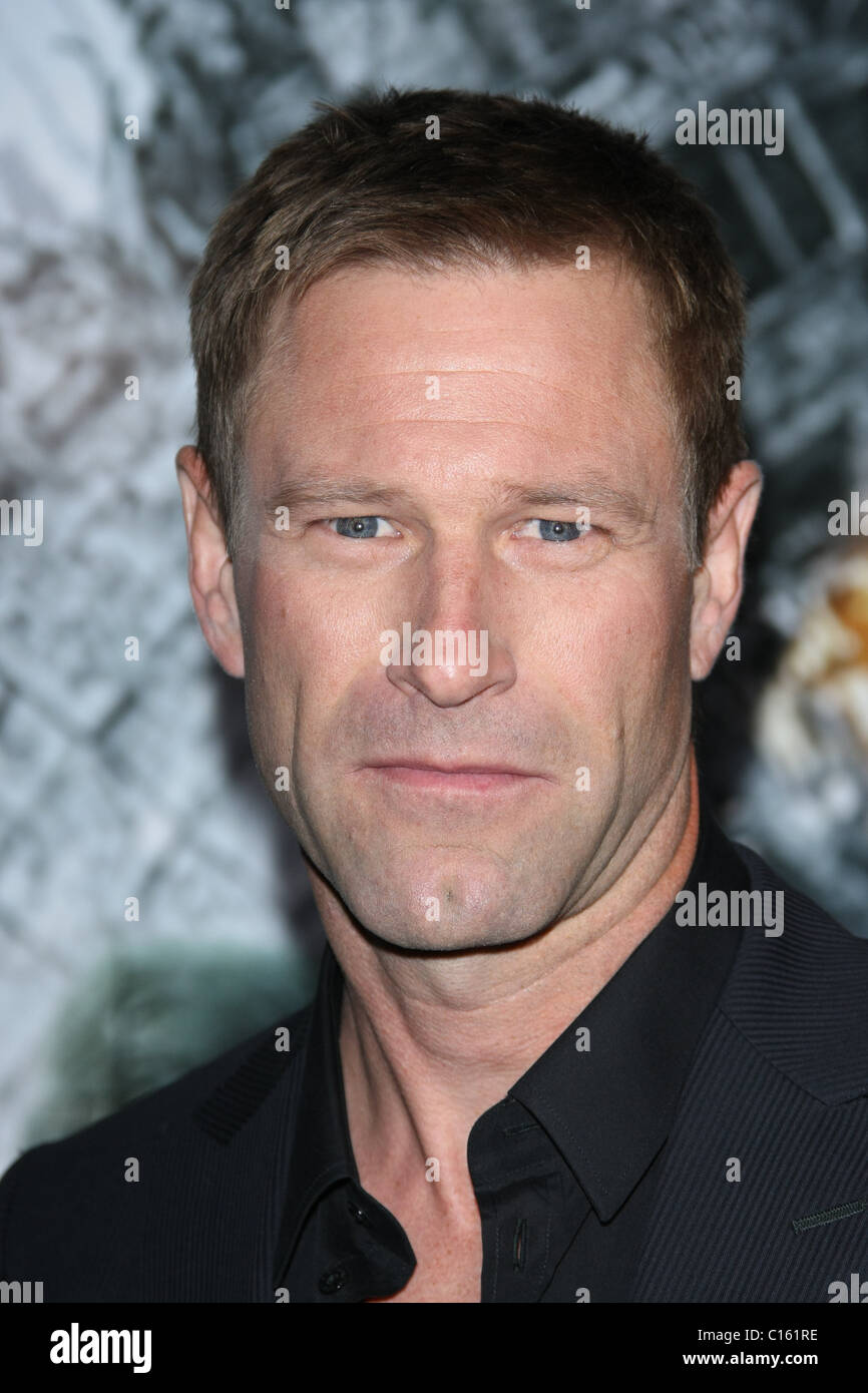 AARON ECKHART BATTLE : LOS ANGELES FILM PREMIERE. COLUMBIA PICTURES LOS ANGELES CALIFORNIA USA 08 Mars 2011 Banque D'Images