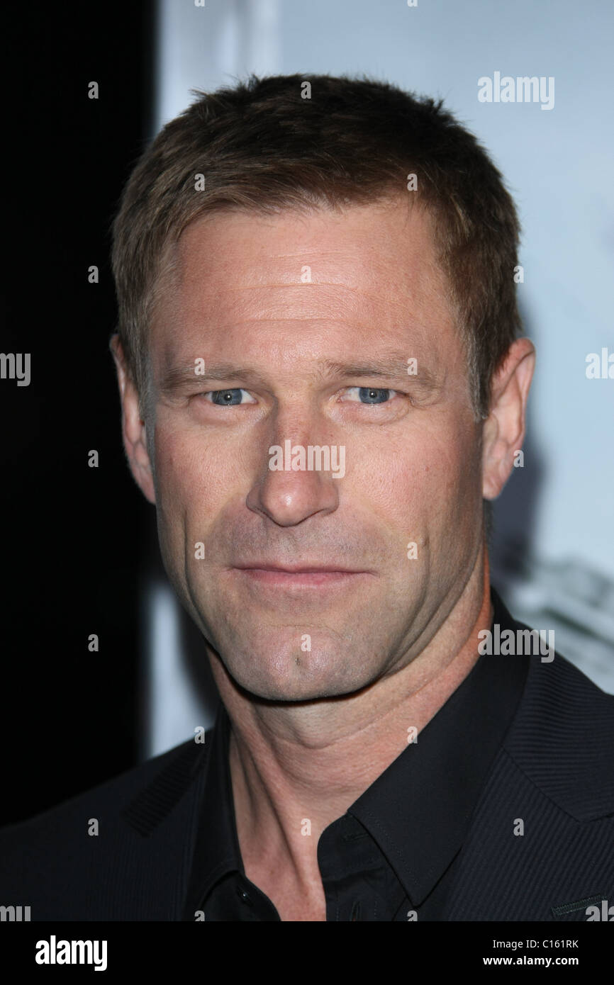 AARON ECKHART BATTLE : LOS ANGELES FILM PREMIERE. COLUMBIA PICTURES LOS ANGELES CALIFORNIA USA 08 Mars 2011 Banque D'Images