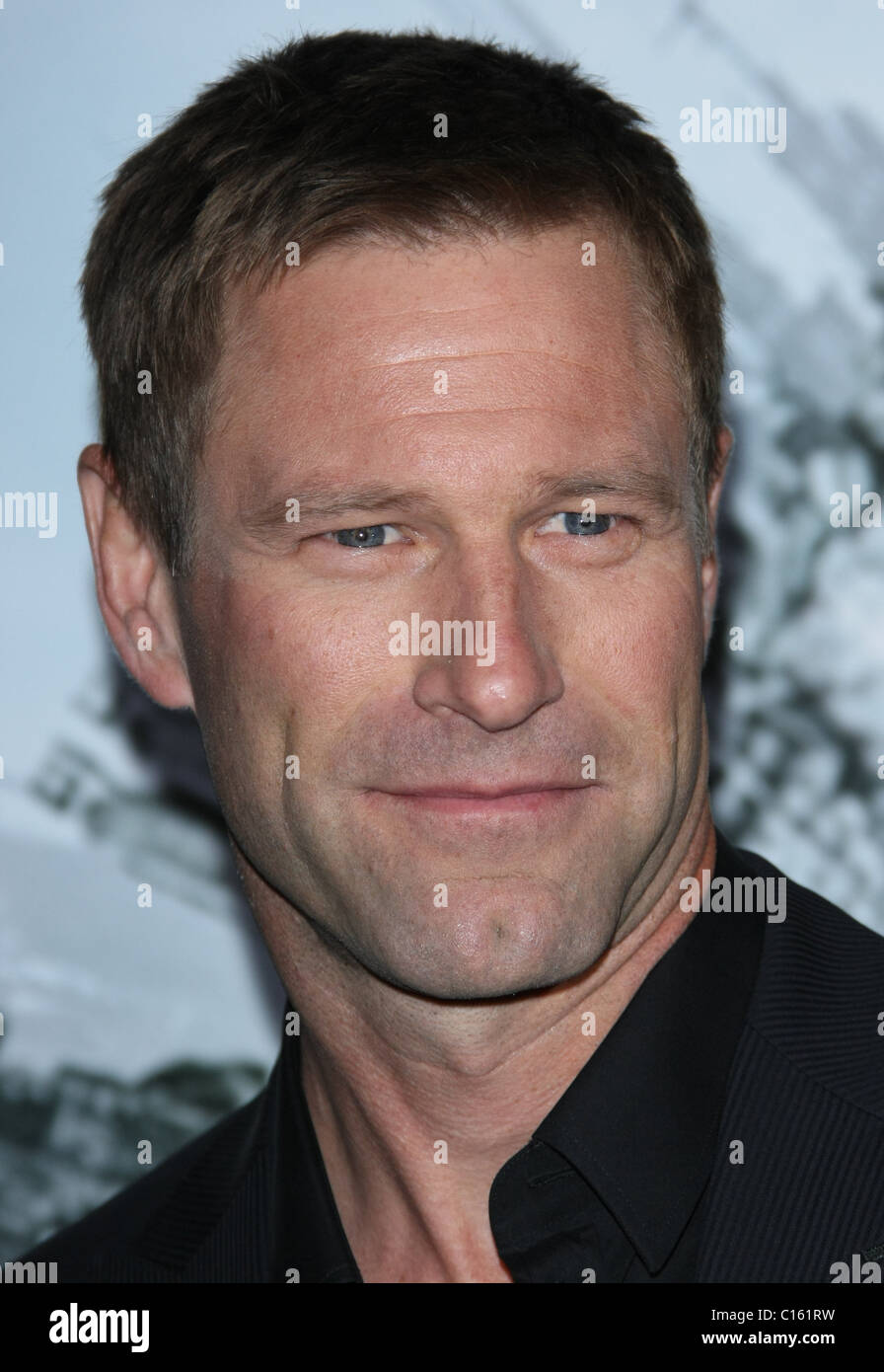 AARON ECKHART BATTLE : LOS ANGELES FILM PREMIERE. COLUMBIA PICTURES LOS ANGELES CALIFORNIA USA 08 Mars 2011 Banque D'Images