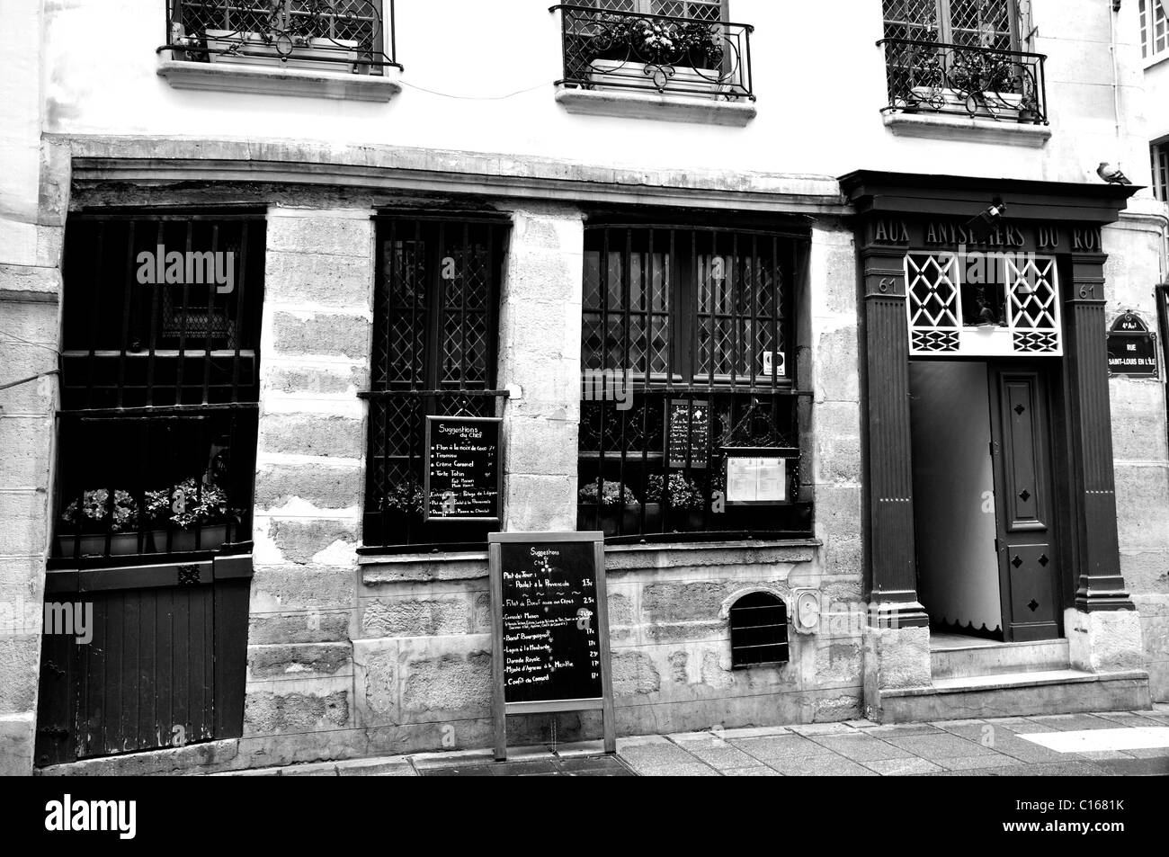 Aux Anysetiers Du Roy Restaurant, Paris, France (l'un des plus anciens restaurants de Paris) Banque D'Images