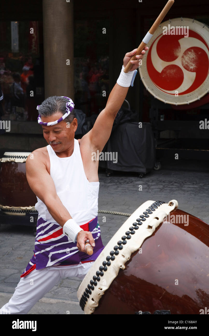Le batteur japonais Taiko effectue au Centre Epcot, Walt Disney World Resort, Orlando, Floride Banque D'Images