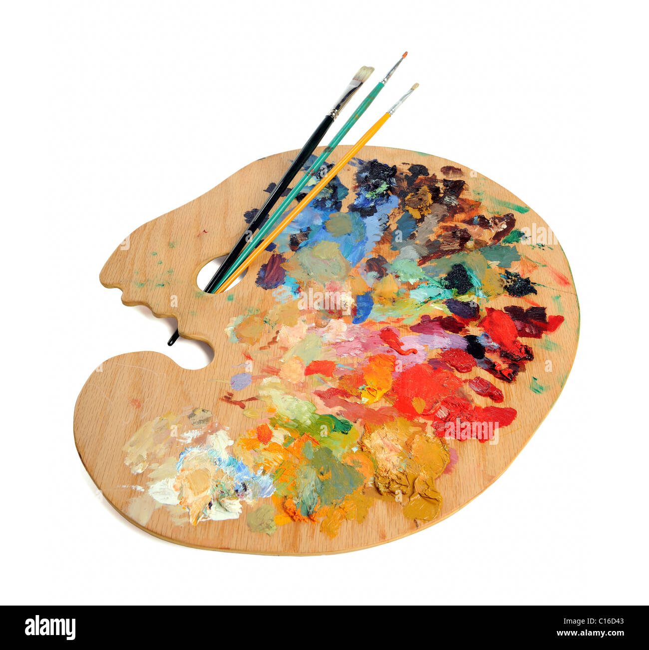 La palette de l'artiste avec les pinceaux sur fond blanc Banque D'Images