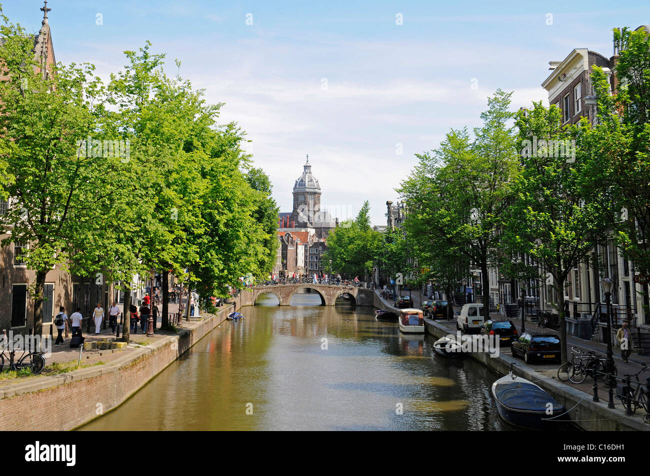 St Nicolaas Kerk, église, canal, Amsterdam, Hollande, Pays-Bas, Europe Banque D'Images