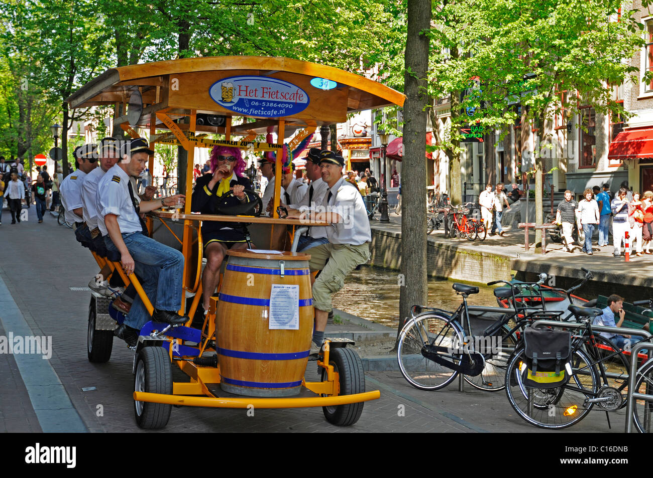 Visite de la ville, vélo, randonnée, bière, bar, canal, centre historique d'Amsterdam, Hollande, Pays-Bas, Europe Banque D'Images