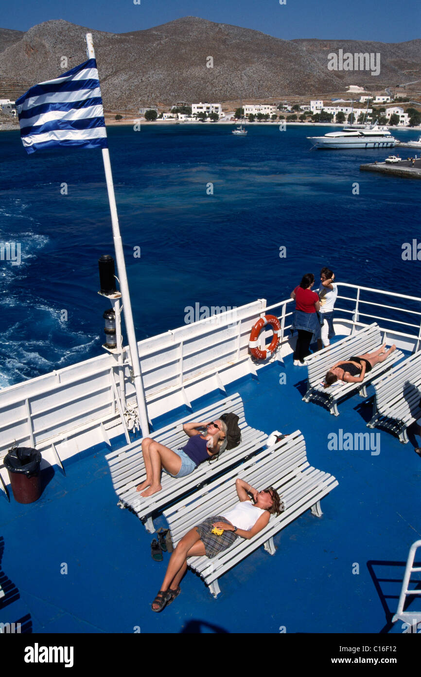 Sur un ferry, island hopping, Santorini, Cyclades, Grèce, Europe Banque D'Images