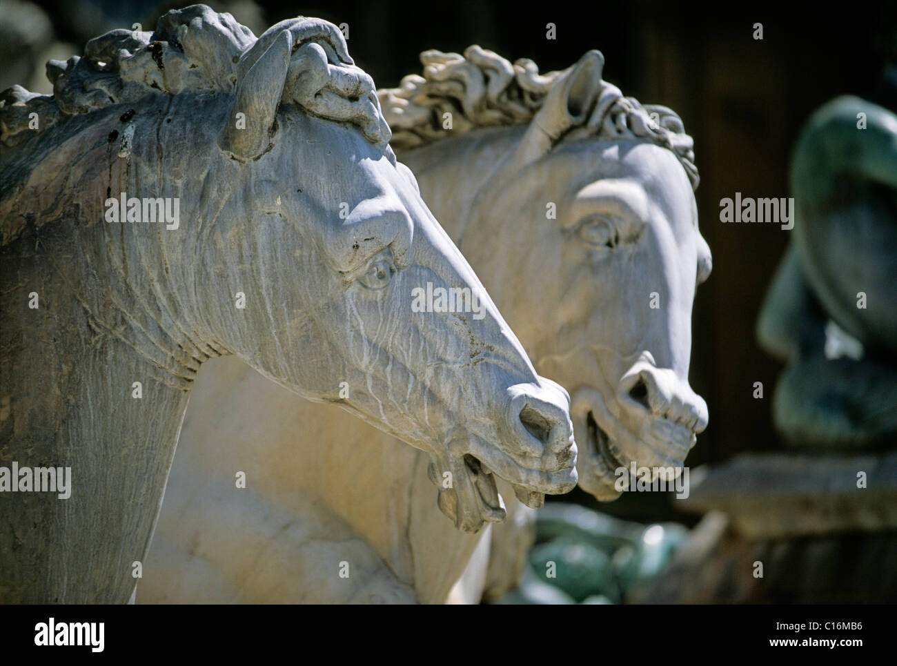 Des sculptures en marbre, des chevaux sur la Fontaine de Neptune, Piazza della Signoria, Florence, Florence, Toscane, Italie, Europe Banque D'Images