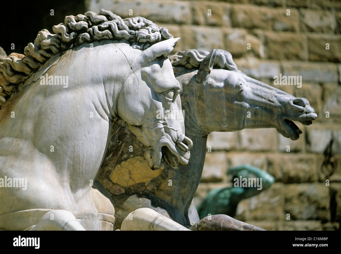 Des sculptures en marbre, des chevaux sur la Fontaine de Neptune, Piazza della Signoria, Florence, Florence, Toscane, Italie, Europe Banque D'Images