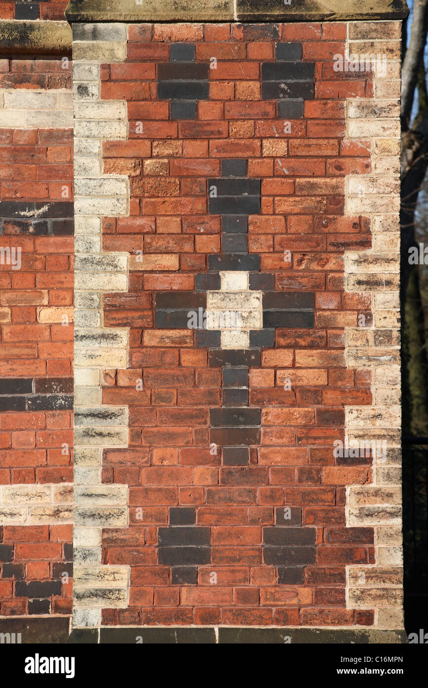 Détail de l'époque victorienne, la maçonnerie ornementale Stable Block, Saltwell Park, Gateshead, Angleterre Banque D'Images