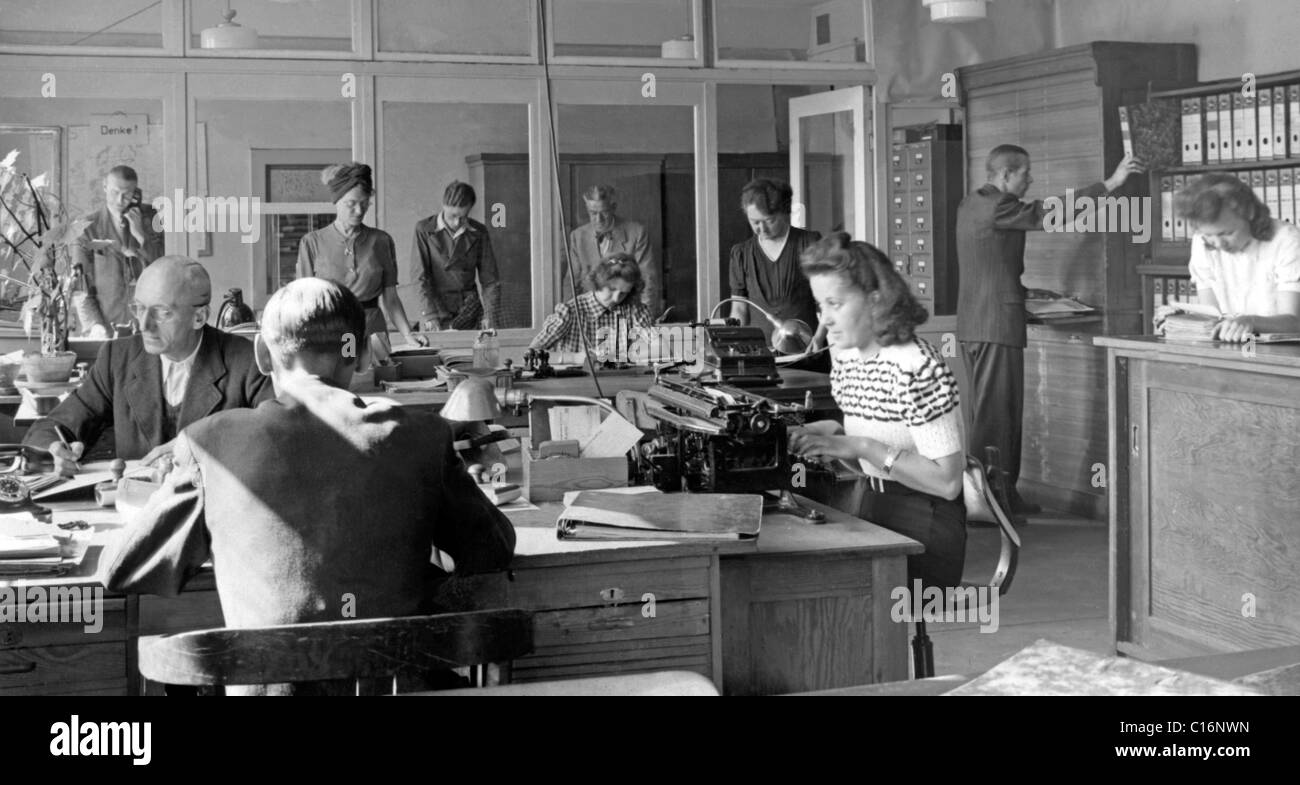 Photographie historique, open plan office Banque D'Images