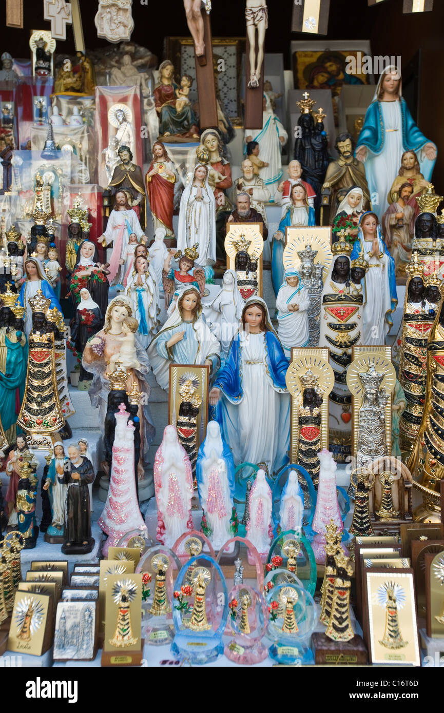 Chiffres Madonna, décrochage souvenirs, Santuario della Casa, Loreto, Marches, Italie, Europe Banque D'Images