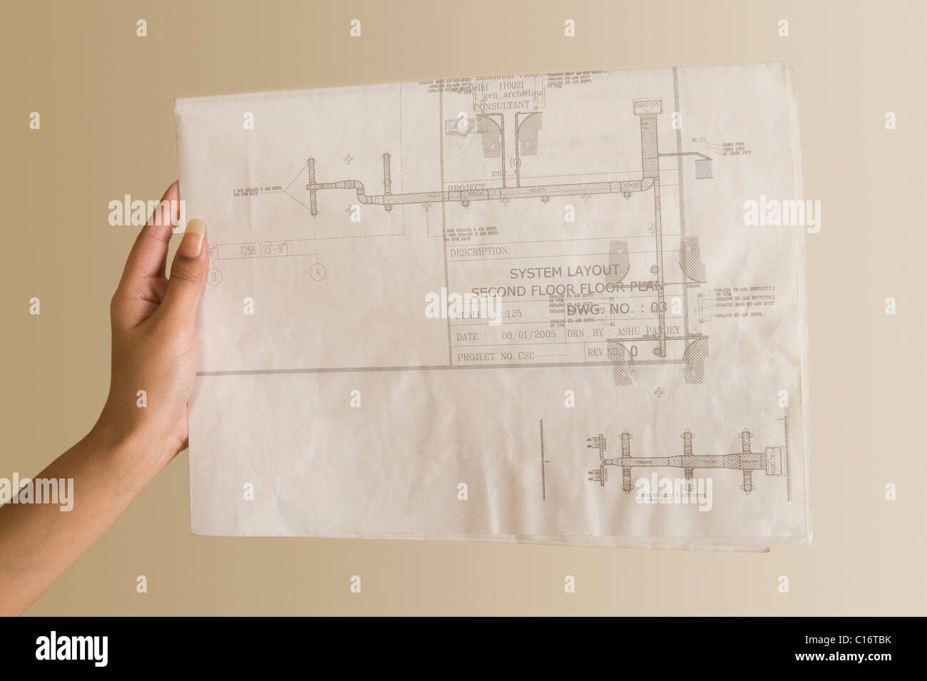 Close-up of a person's hand holding a blueprint Banque D'Images