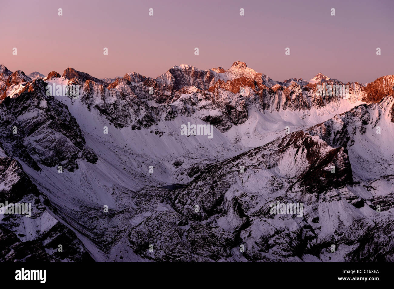 La neige des sommets alpins au lever du soleil, Gramais, Lechtal, Reutte, Tyrol, Autriche, Europe Banque D'Images
