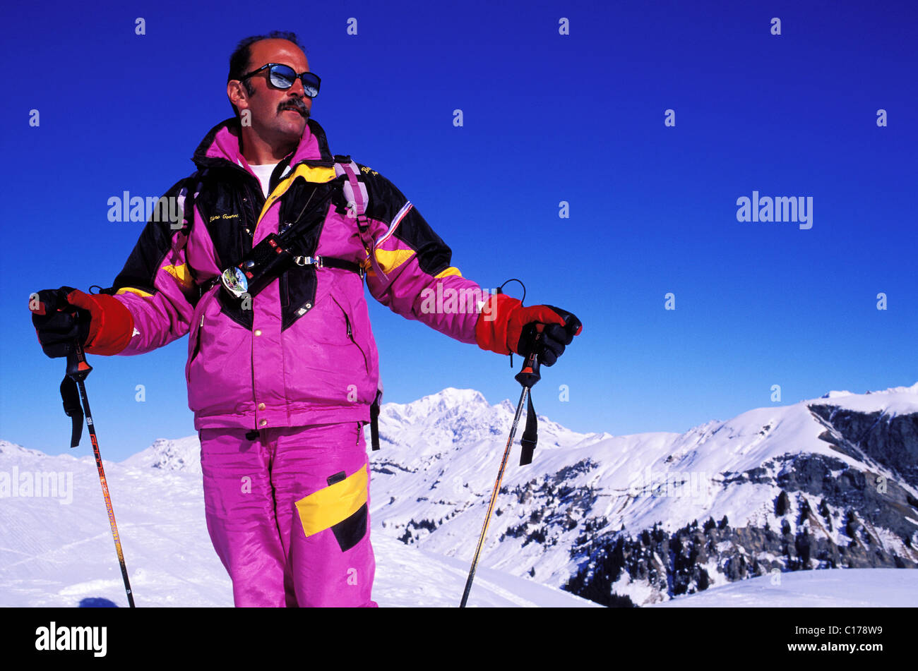 France, Savoie, Serge Blanc Gonnet, superviseur de la piste de ski en hiver, sur les pistes du Beaufortin Banque D'Images