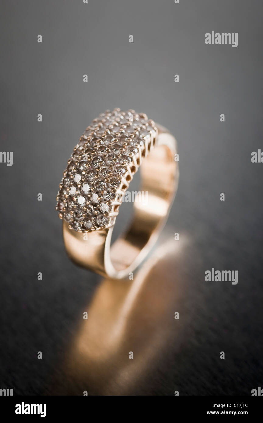 Close-up of a diamond ring Banque D'Images