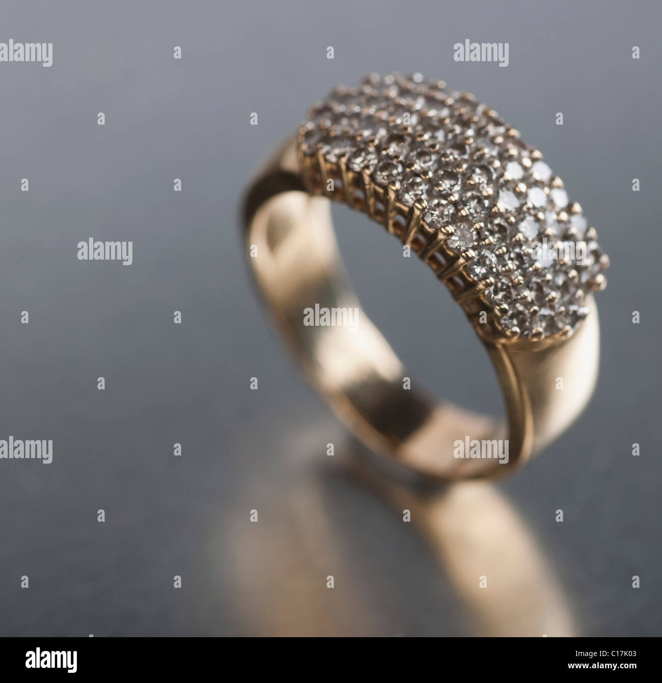 Close-up of a diamond ring Banque D'Images