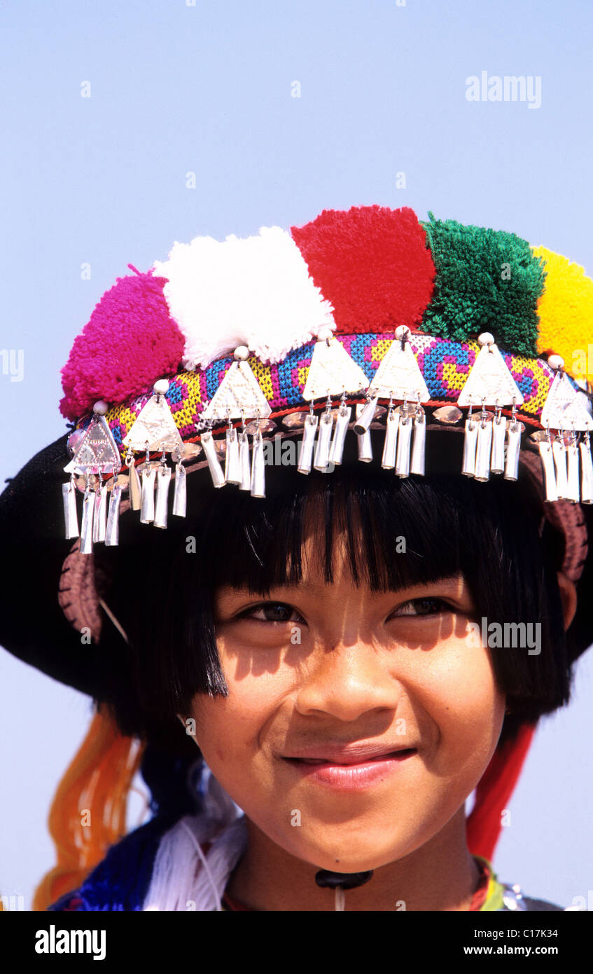 La Thaïlande, la province de Chiang Mai, Hmong jeune fille vêtue de son plus beau porter pour célébrer un Banque D'Images