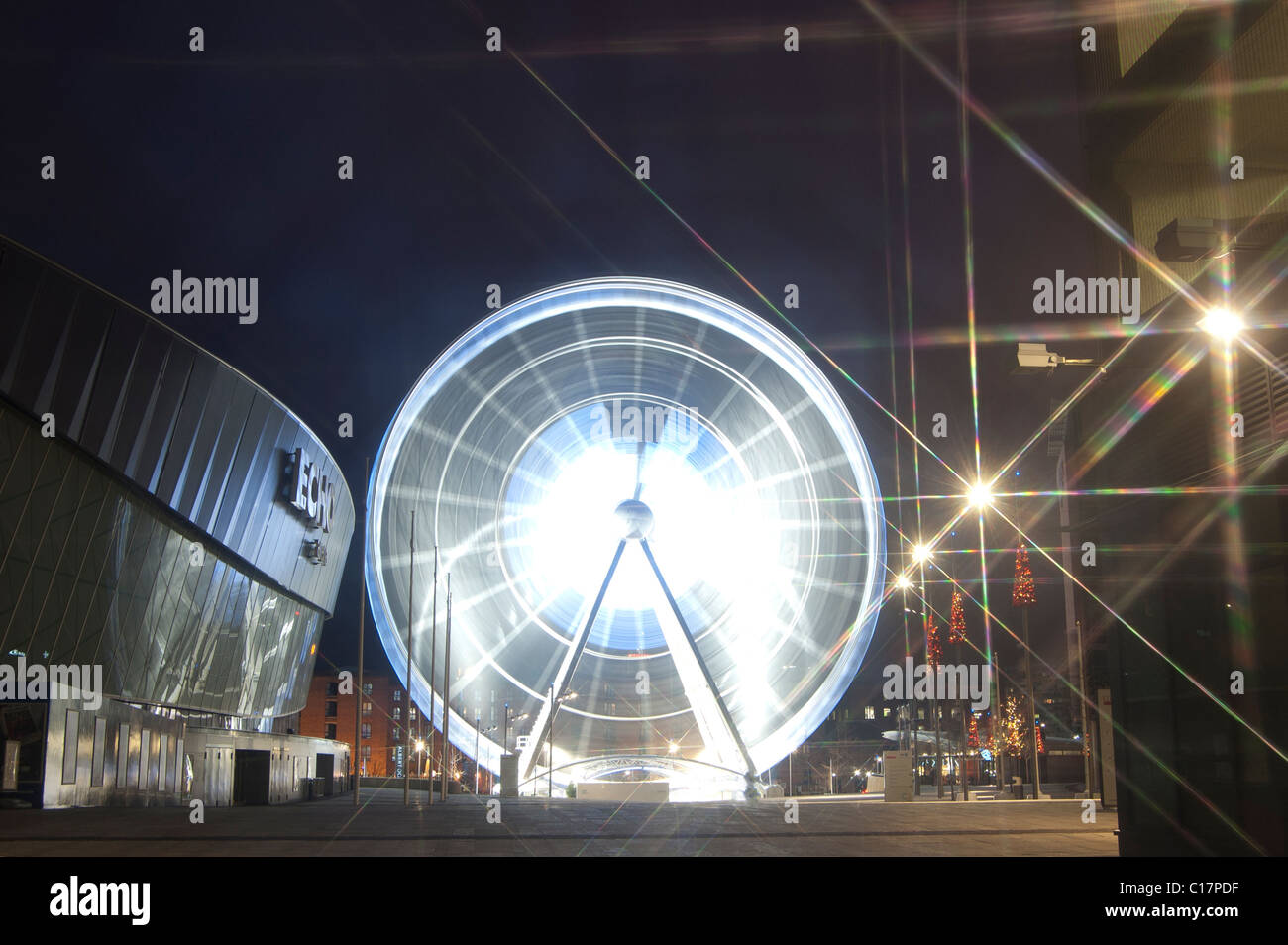 Le Liverpool Wheel, shot at night with motion blur Banque D'Images