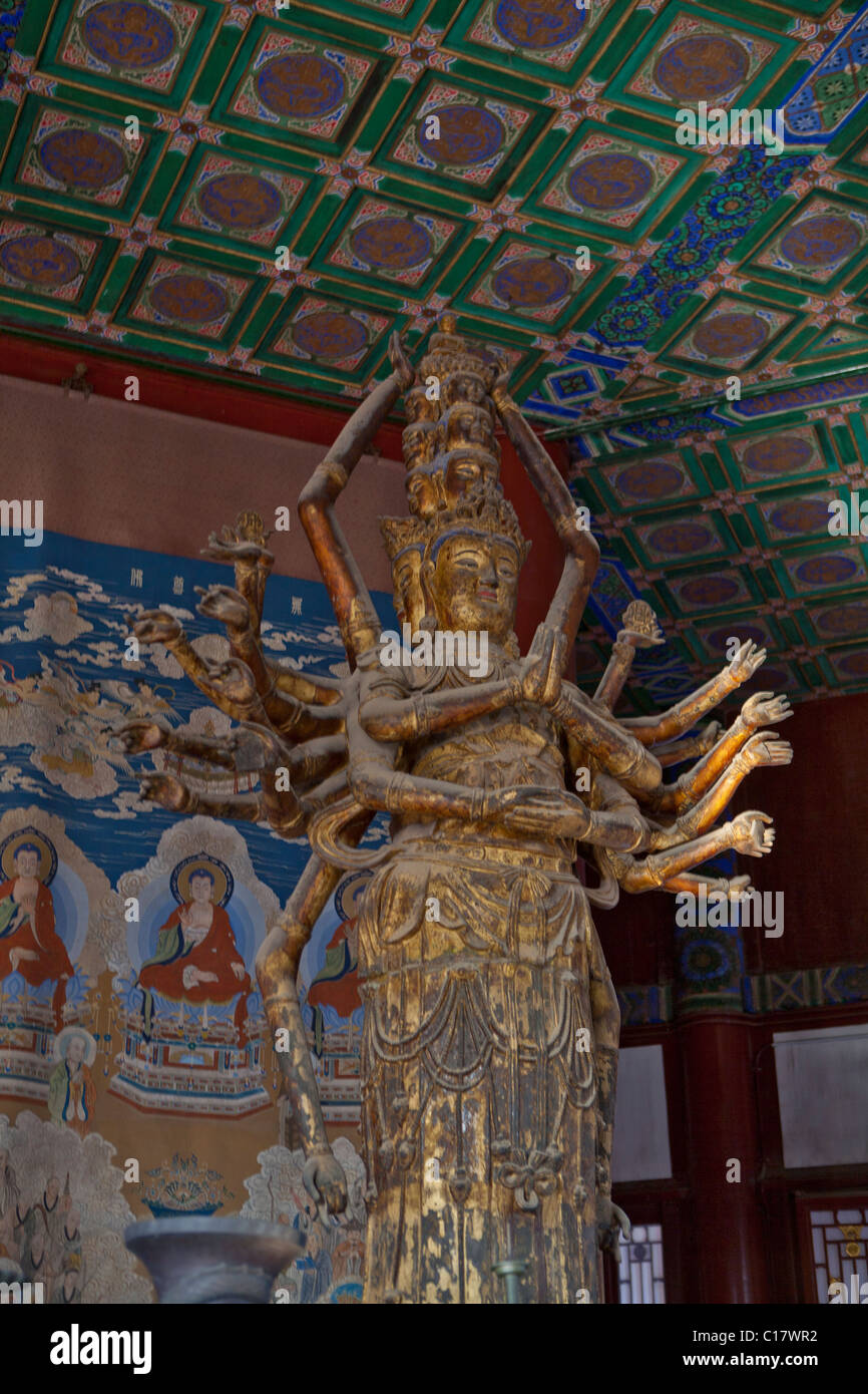 Statue d'Avalokitesvara à l'intérieur de palais d'été, Pékin, Chine Banque D'Images