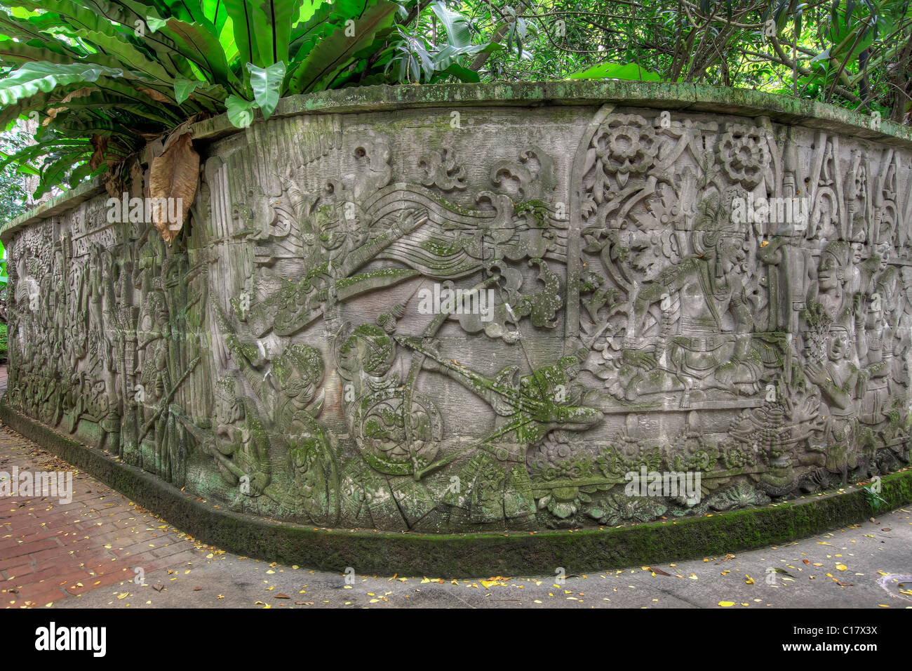Mur de pierre balinaise sculptures de Fort Canning Park Singapore Banque D'Images