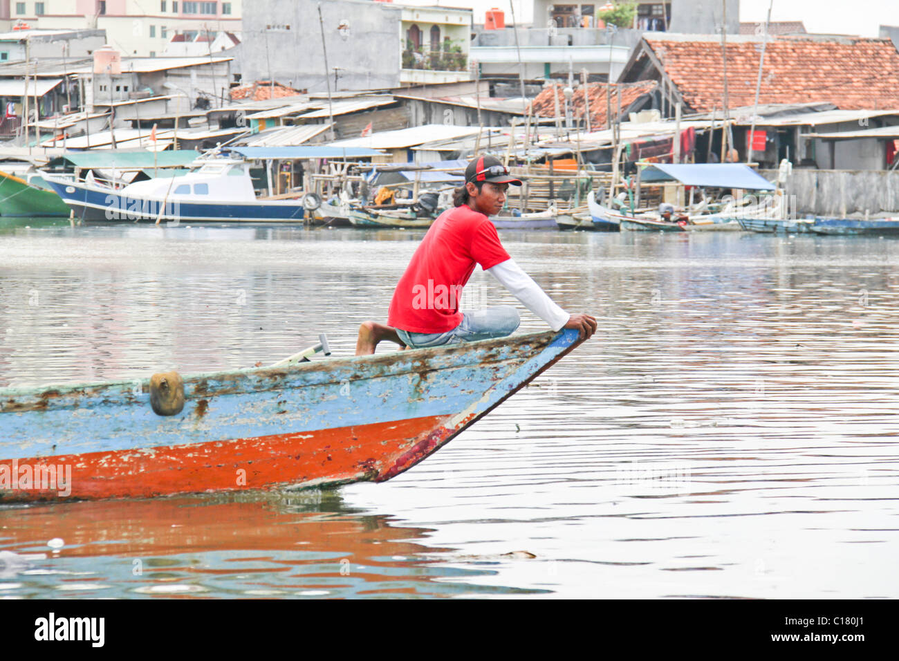 Les pêcheurs de bateau en Sunda Kelapa - le vieux port de Sunda Kelapa, Jakarta Banque D'Images