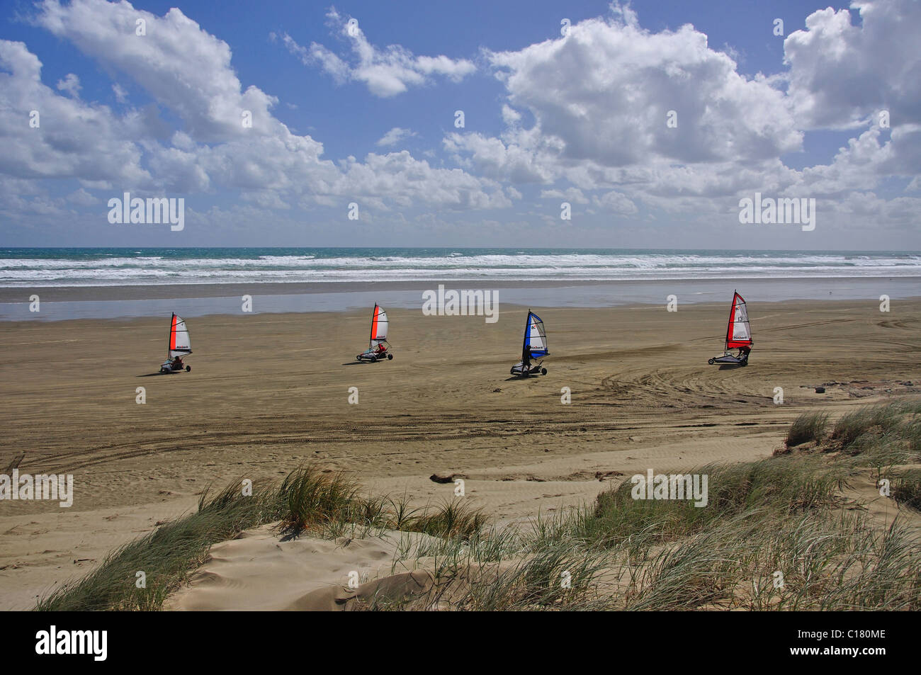 Char à voile sur quatre-vingt-dix Mile Beach, Northland, North Island, New Zealand Banque D'Images