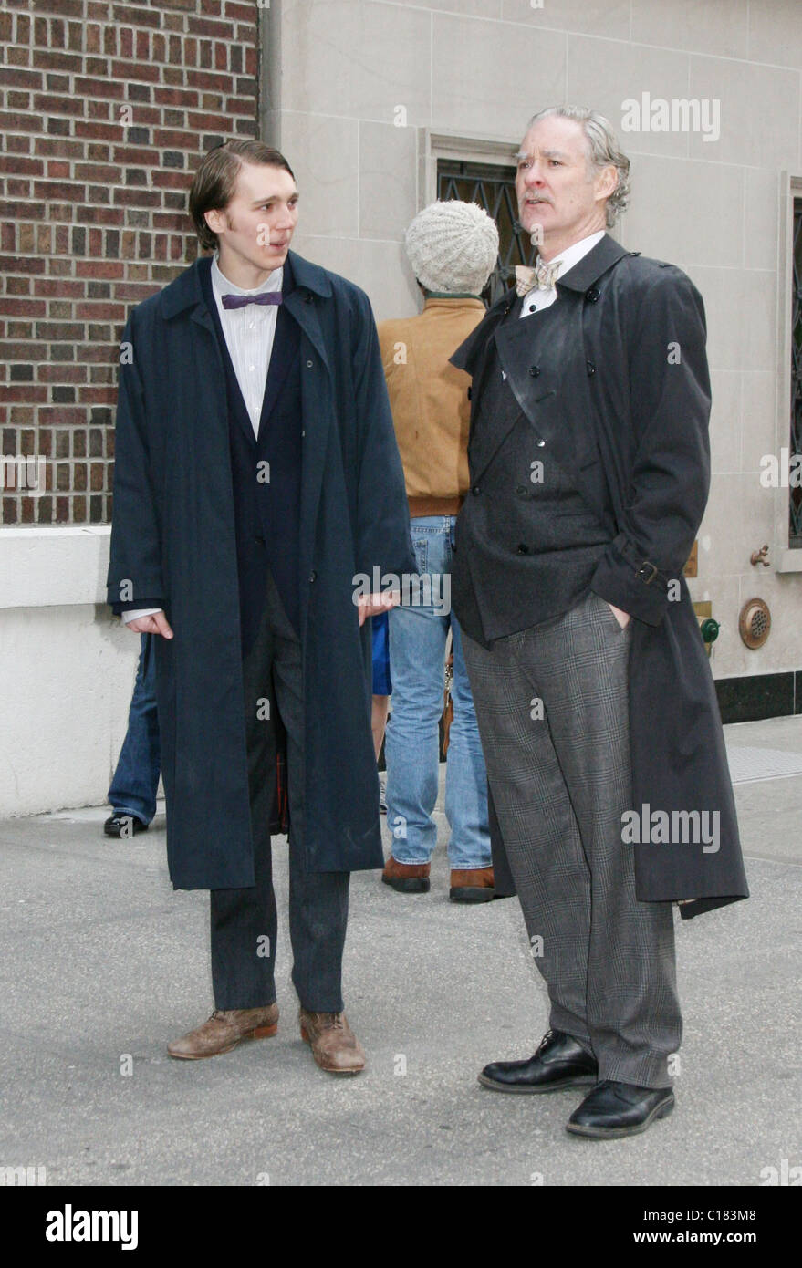 Paul Dano et Kevin Kline sur l'ensemble de leur nouveau film 'l'homme'' sur l'emplacement de tir à Manhattan, New York City, USA - Banque D'Images