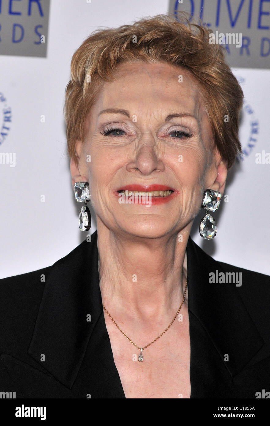 Sian Phillips Le Laurence Olivier Awards 09 Au Grosvenor House Londres Angleterre Des Arrivees 08 03 09 Photo Stock Alamy