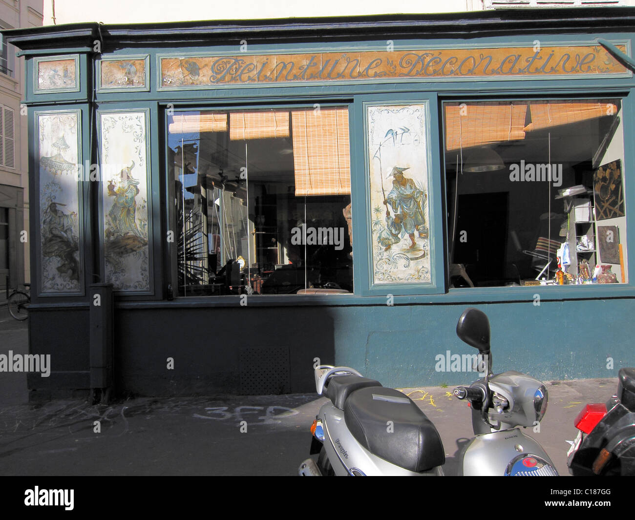 Paris, France, ancien magasin d'antiquités chinoises, façade, façade, restaurations de meubles, panneau vintage Banque D'Images