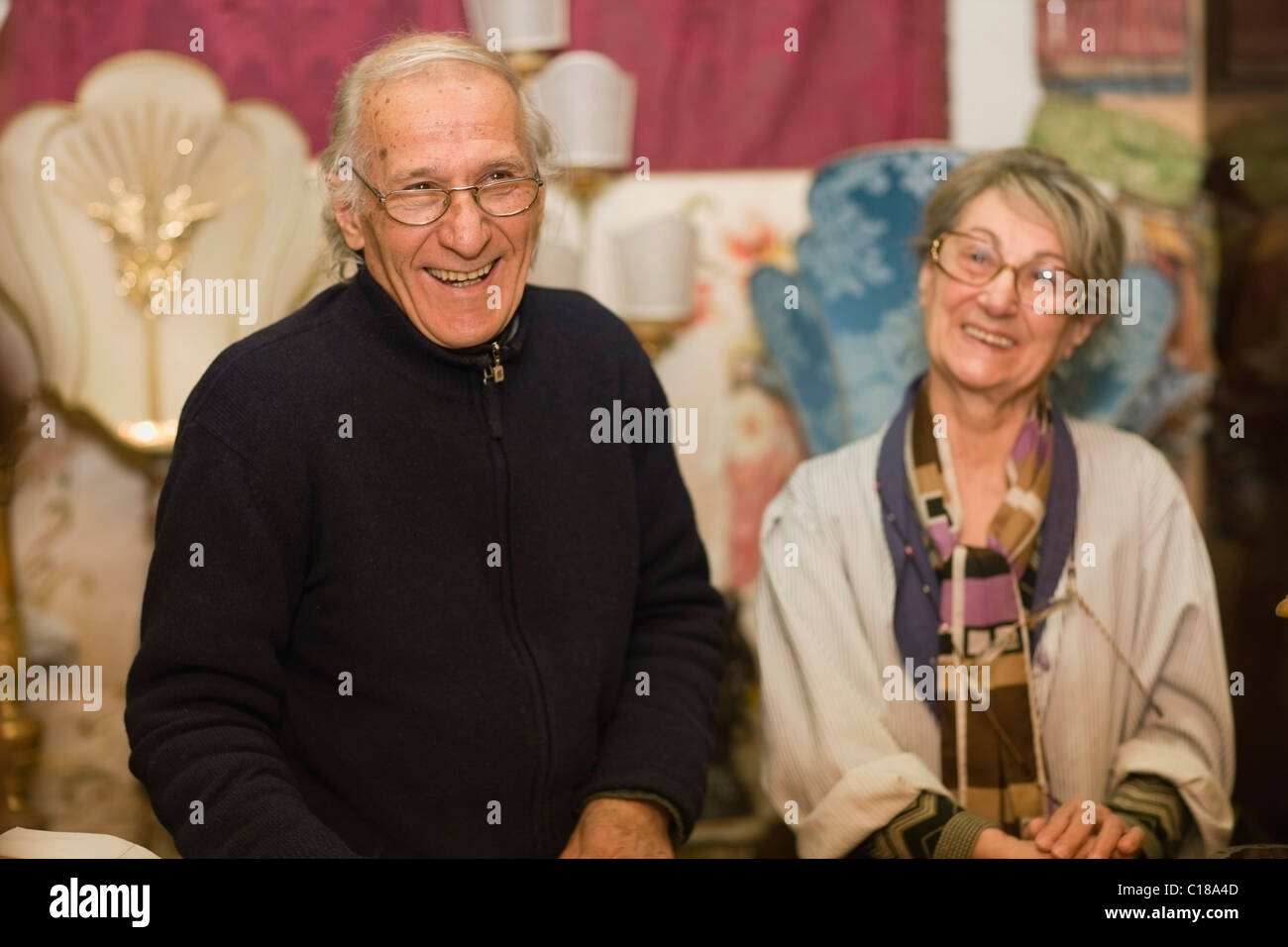 Older couple smiling Banque D'Images