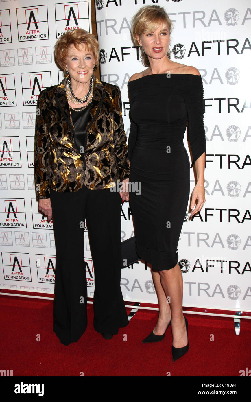 Jeanne Cooper & Eileen Davidson l'AFTRA Médias et divertissement l'excellence à l'hôtel Biltmore Los Angeles, Californie - Banque D'Images