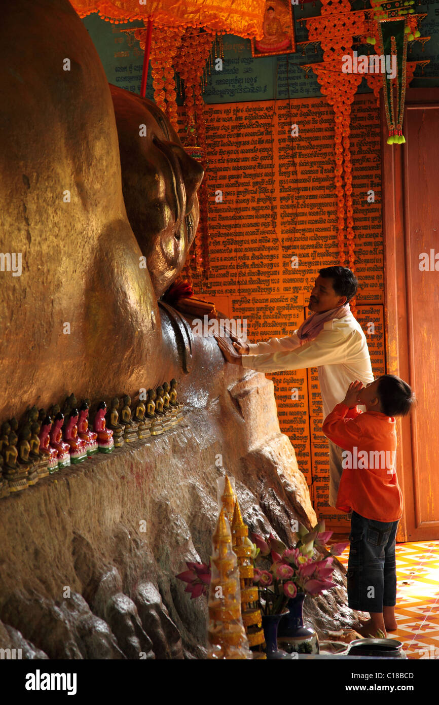 Bouddha à Phnom Kulen, Cambodge Banque D'Images