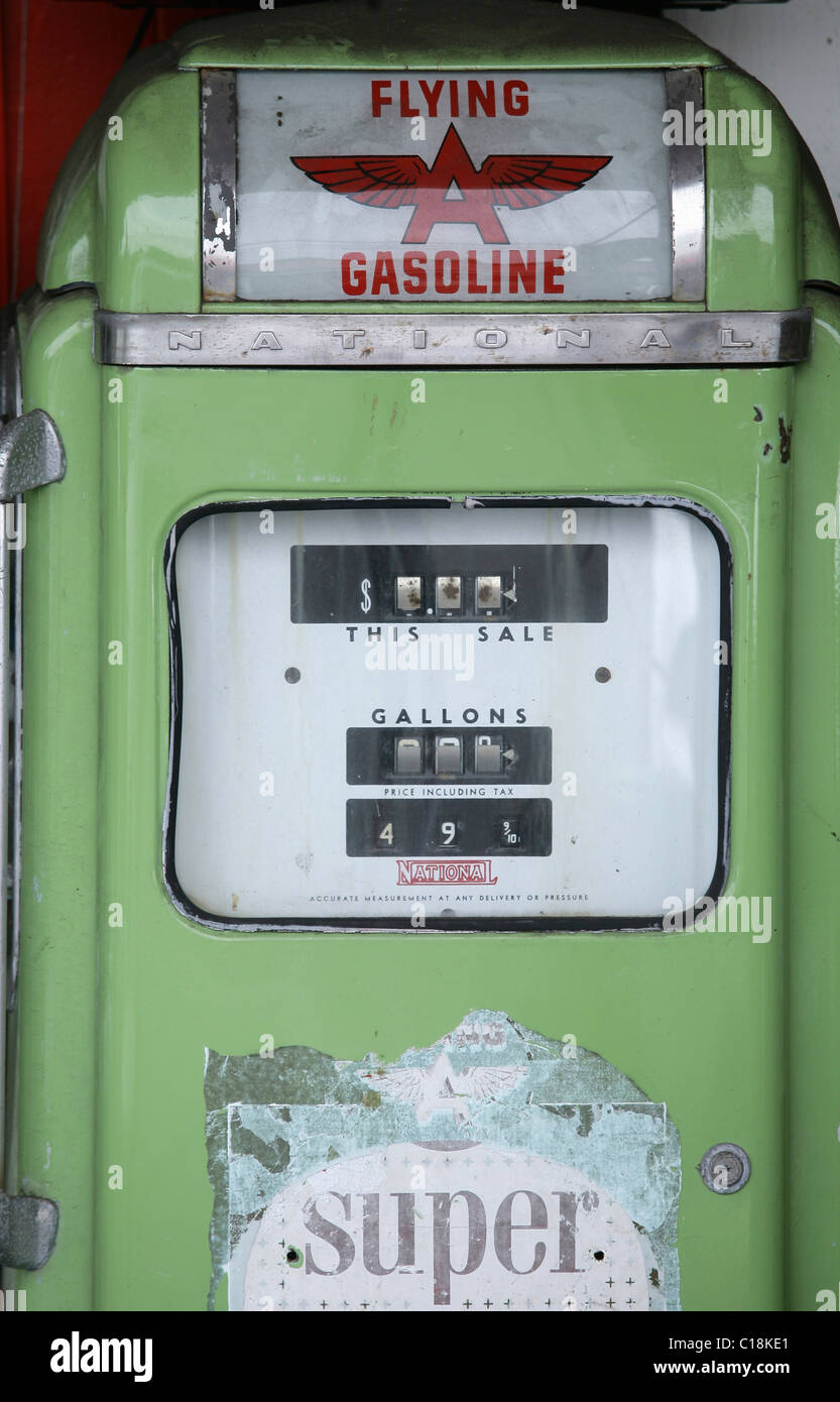 Ancienne pompe à essence, Kailua-Kona, Hawaii, USA Banque D'Images