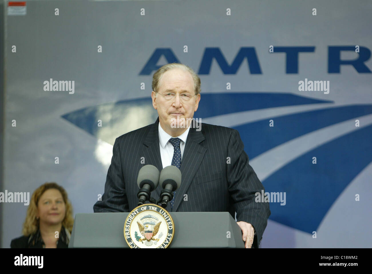 Le sénateur Jay Rockefeller recevant de l'argent à partir de la stimulation de l'Amtrak, le gouvernement américain a tenu une séance à la gare Union, Washington DC Banque D'Images