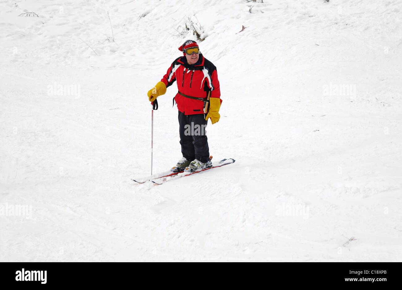 Le skieur de montagne Ski de montagne sur les coûts, une ville de Domodedovo, dans la région de Moscou, Russie Banque D'Images