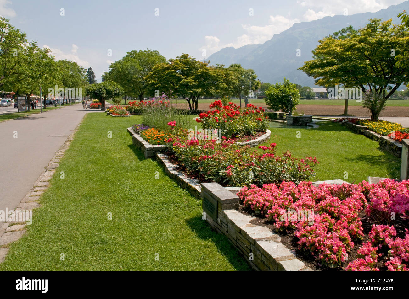 Jardins publics attrayants dans un parc à Interlaken Banque D'Images