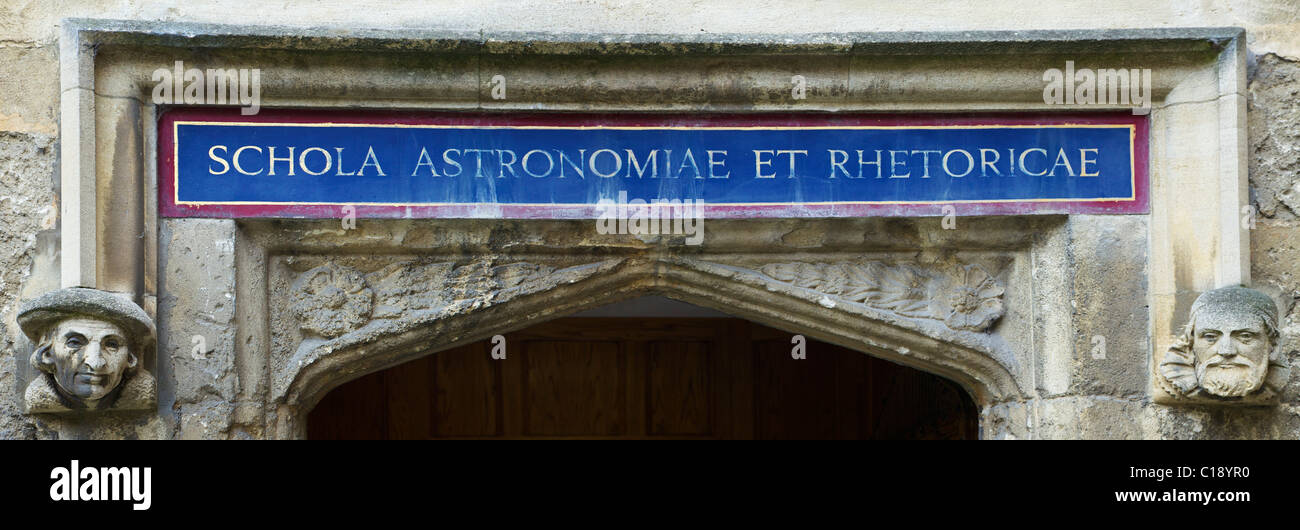 Entrée de Schola Astronomiae et Rhetoricae Bodleian Library de l'Université d'Oxford Quadrangle Écoles England UK GO Banque D'Images