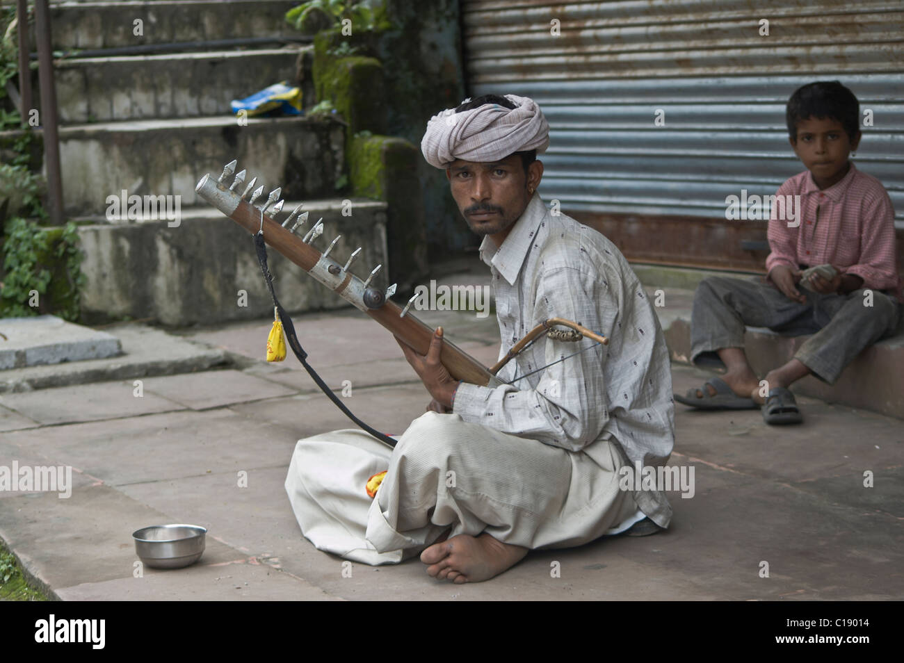 Un musicien de rue en Inde avec Banque D'Images