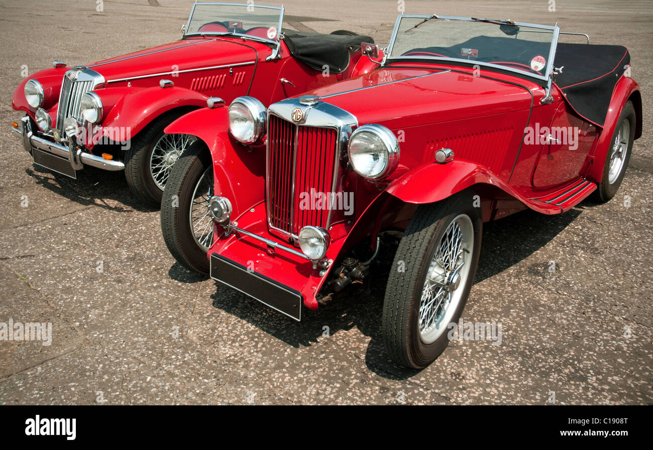 Deux voitures MG rouge. Banque D'Images