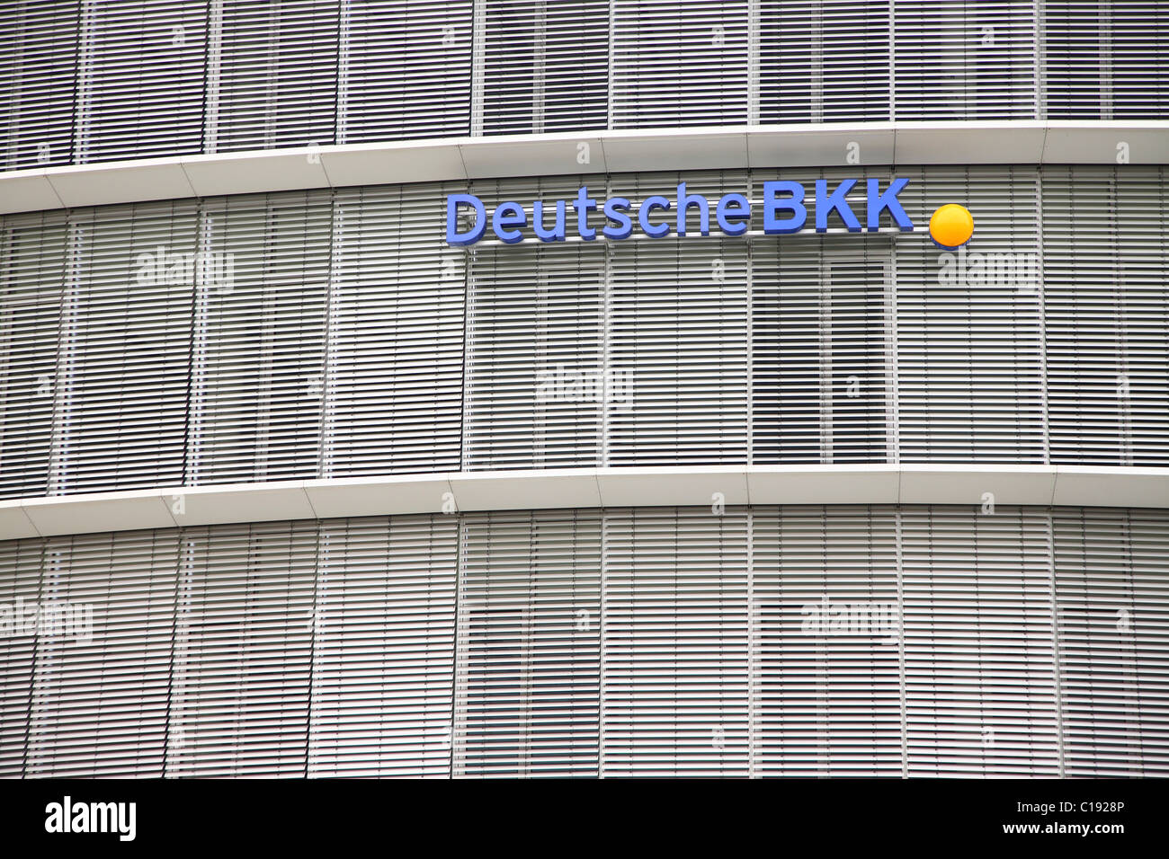 Deutsche BKK, logo sur la façade d'un immeuble de bureaux, Wolfsbourg, Basse-Saxe, Allemagne, Europe Banque D'Images