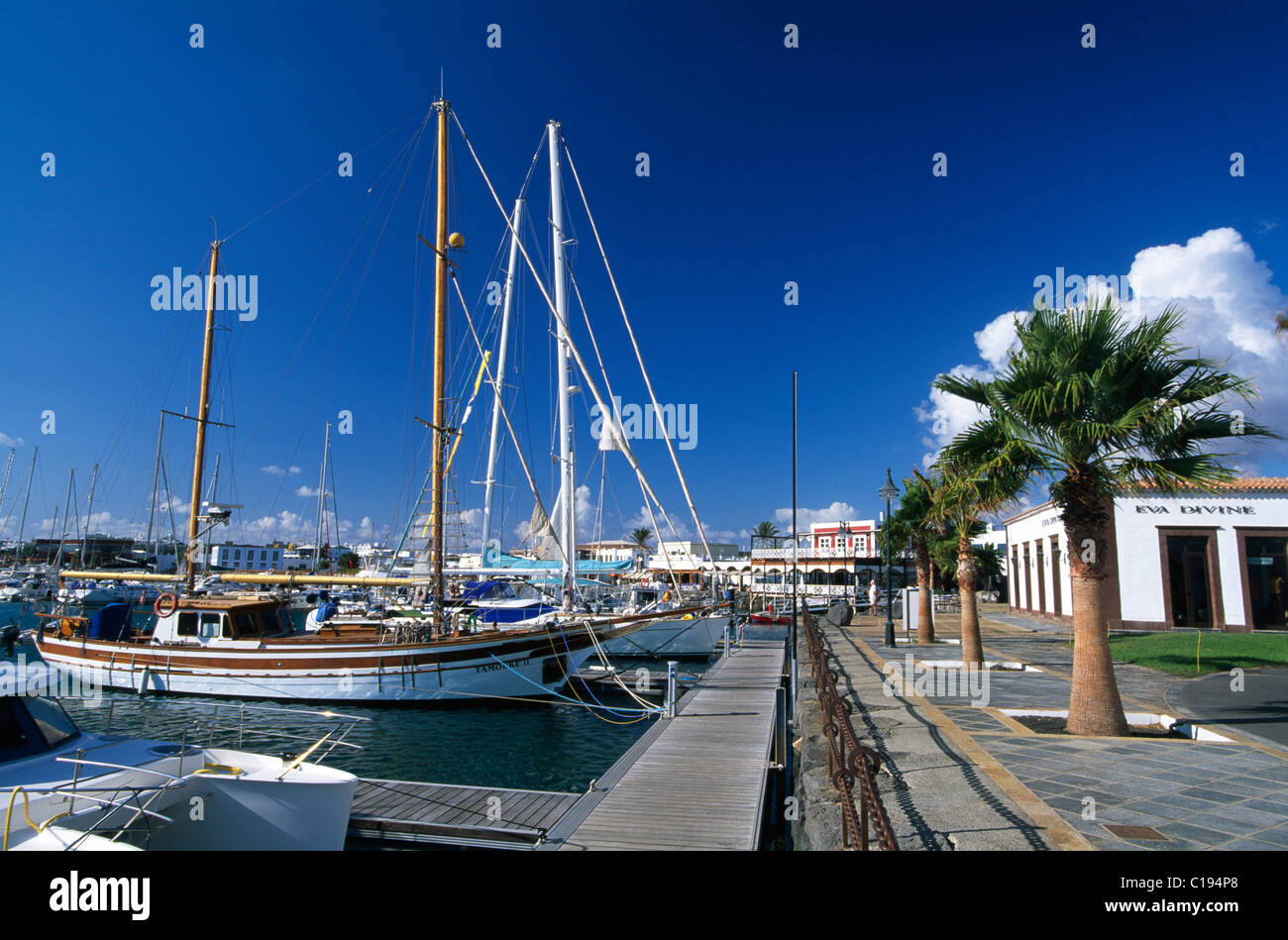 Bateaux à voile à Playa Blanca, Lanzarote, Canary Islands, Spain, Europe Banque D'Images
