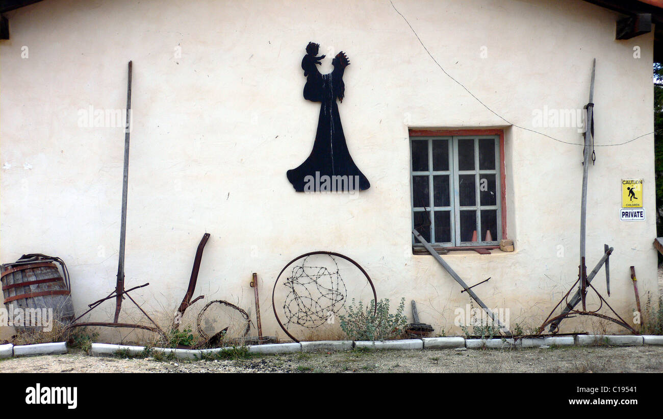 Motif de mur et les objets associés, espagnol mission à fort hunter liggett, en Californie. Banque D'Images