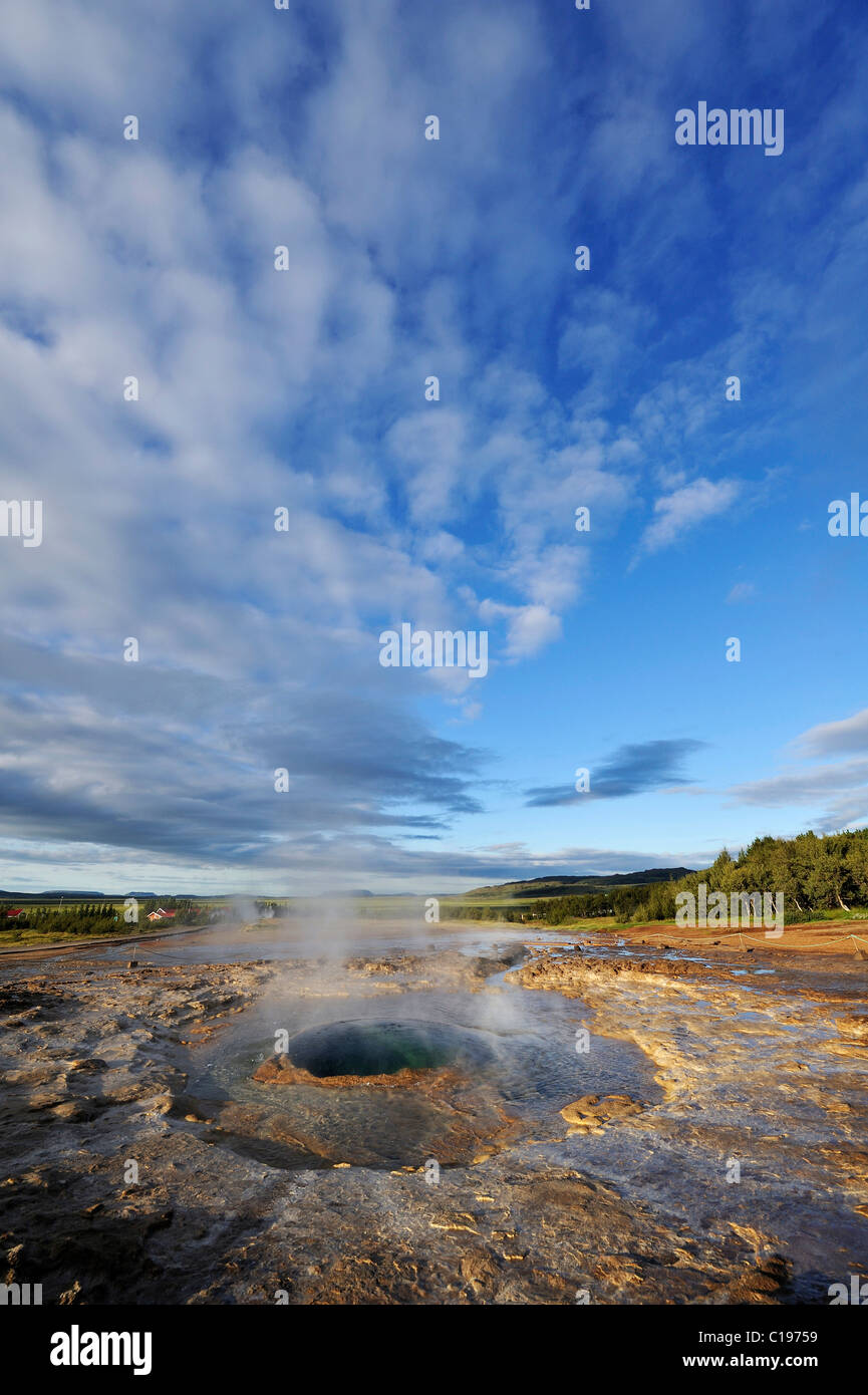 Geyser Strokkur éruption de fontaines, séquence de 4 coups, geyser, Islande, Europe Banque D'Images