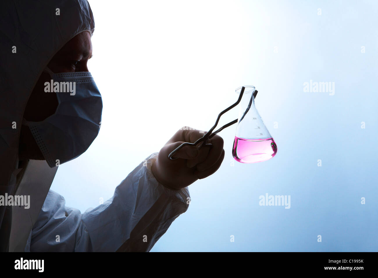 L'exécution de travaux de laboratoire des chimistes Banque D'Images