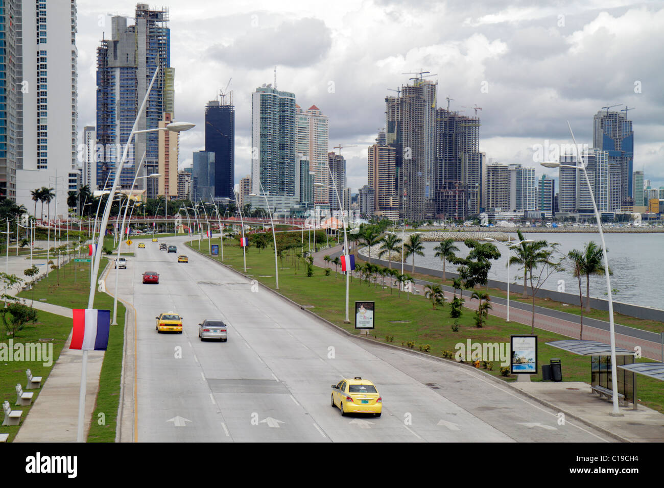 Panama,Latin,Amérique Centrale,Panama City,Cinta Costera,littoral Beltway,Bahia de Panama,Océan Pacifique,eau,Balboa Avenue,horizon,gratte-ciel Banque D'Images