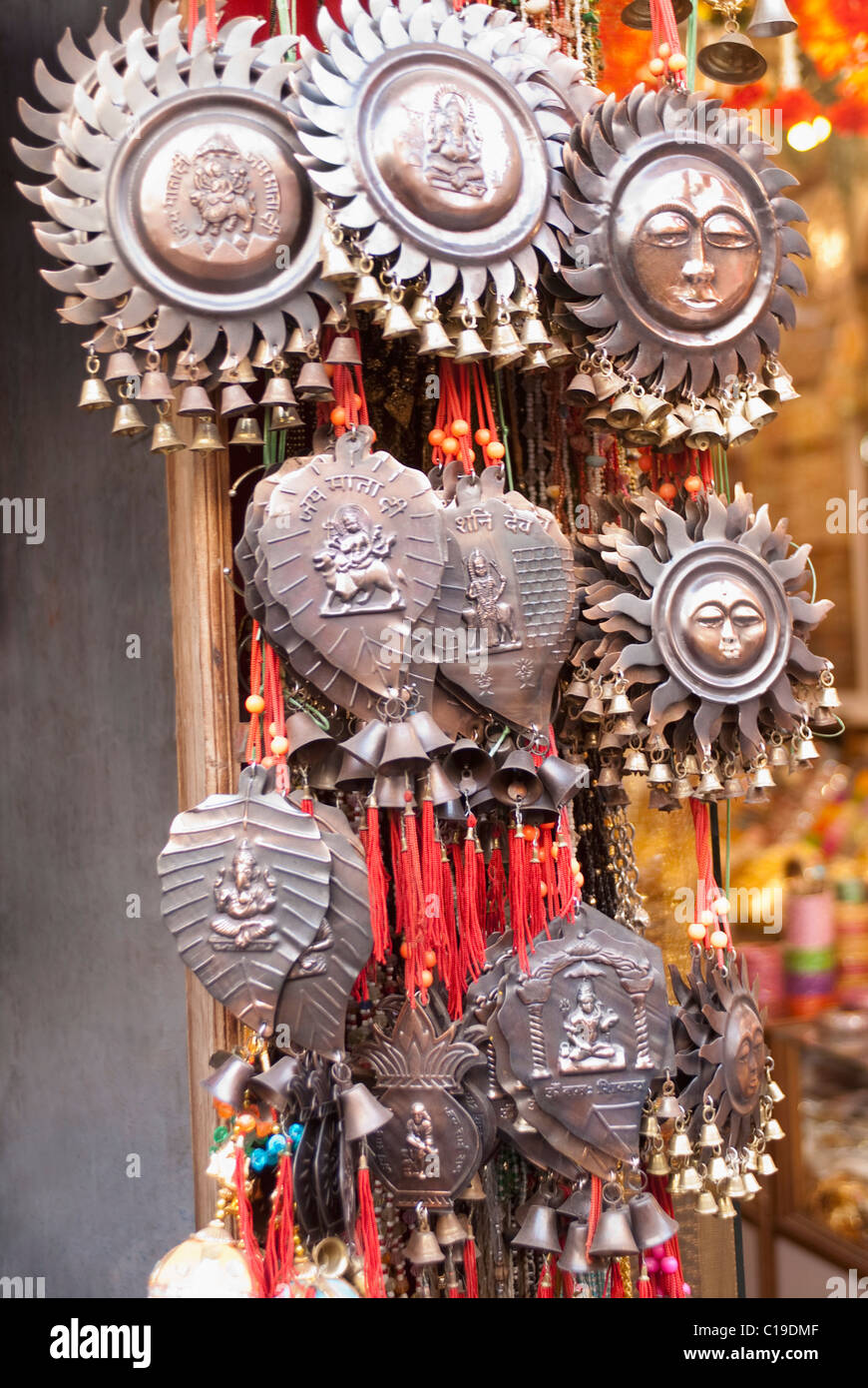 Produits de l'artisanat à un marché de rue, Haridwar, Uttarakhand, Inde Banque D'Images