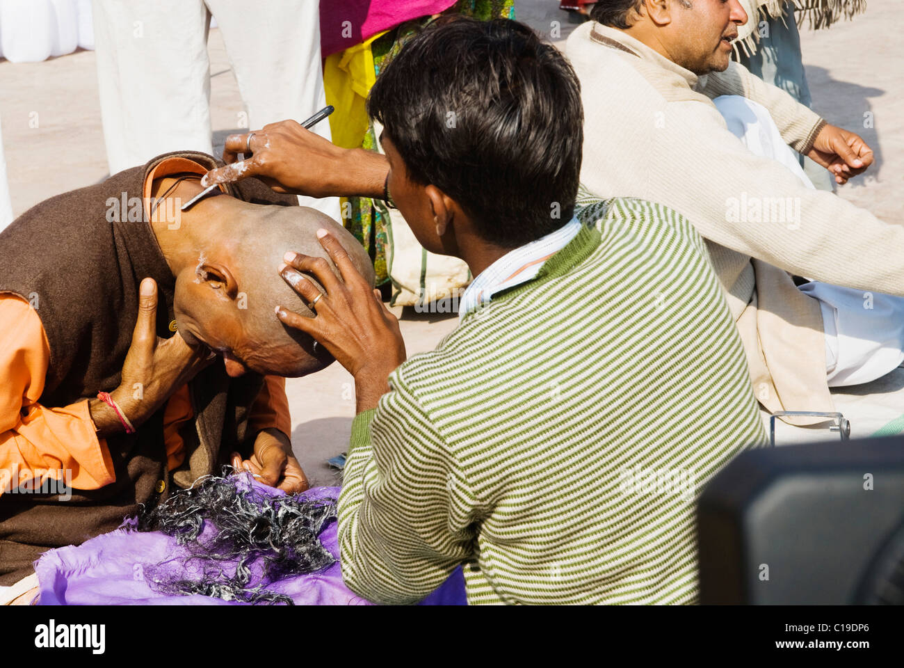 Salon de coiffure de la tête d'un pèlerin, Haridwar, Uttarakhand, Inde Banque D'Images