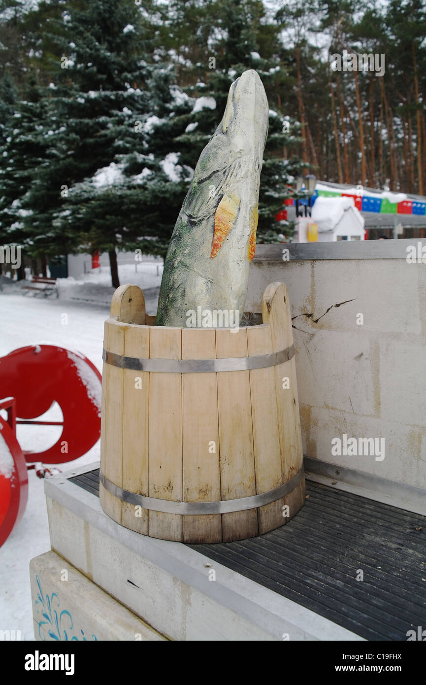 Brochet de Emelya d'un conte de fées à l'hiver dans le parc d'une ville de Domodedovo, Région de Moscou, Russie Banque D'Images