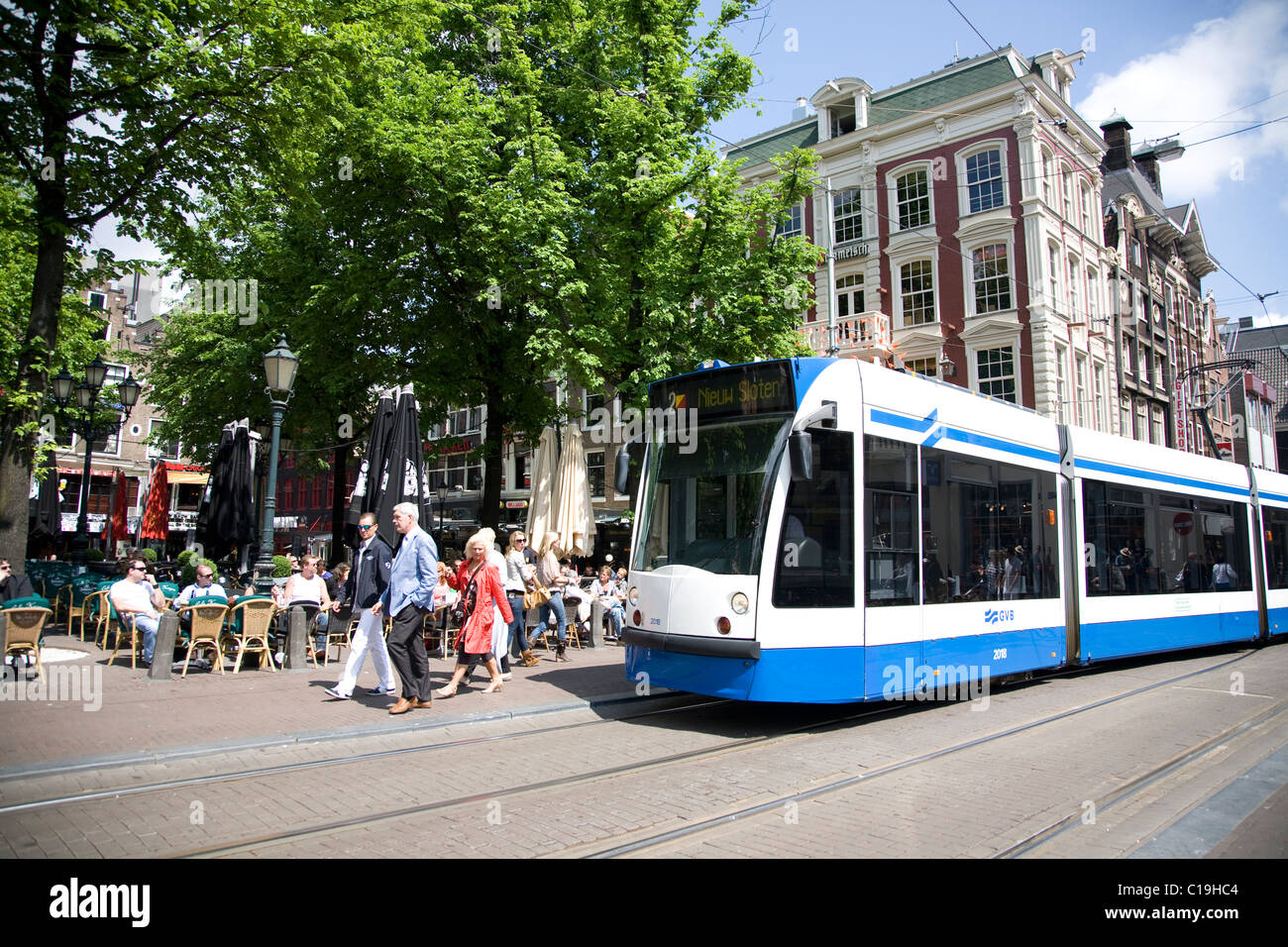 En tram Leidesplein, Amsterdam, Pays-Bas. Banque D'Images